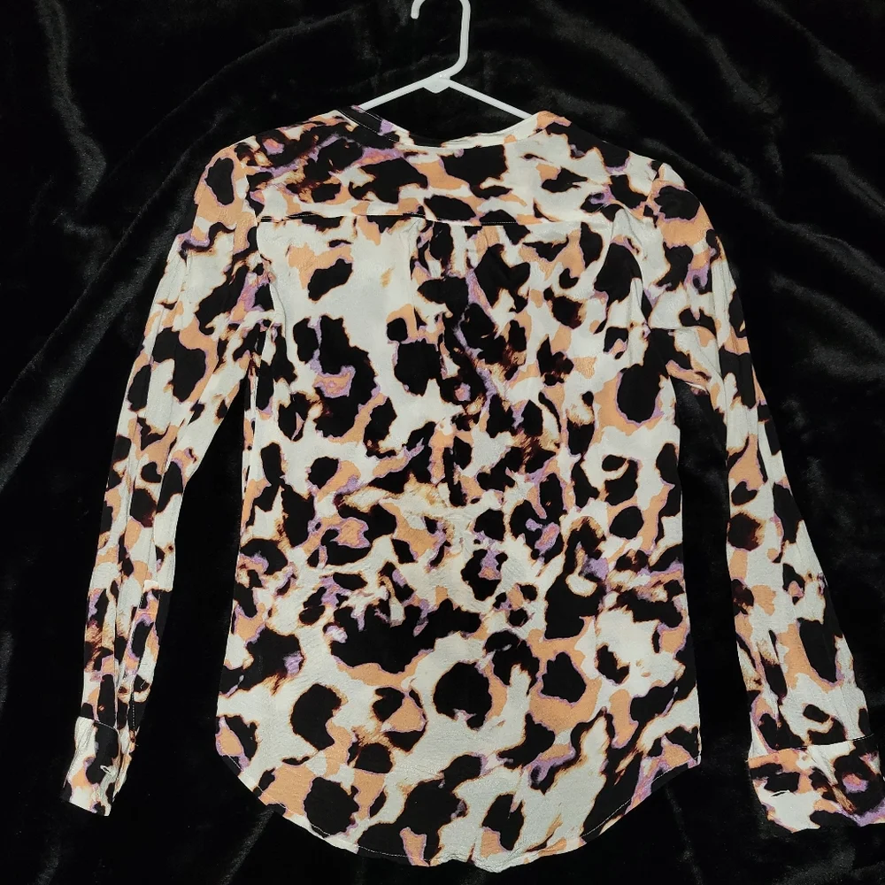 Calvin Klein- Long Adjustable Sleeve, Button-Down Blouse, Size XS - Picture 3 of 6